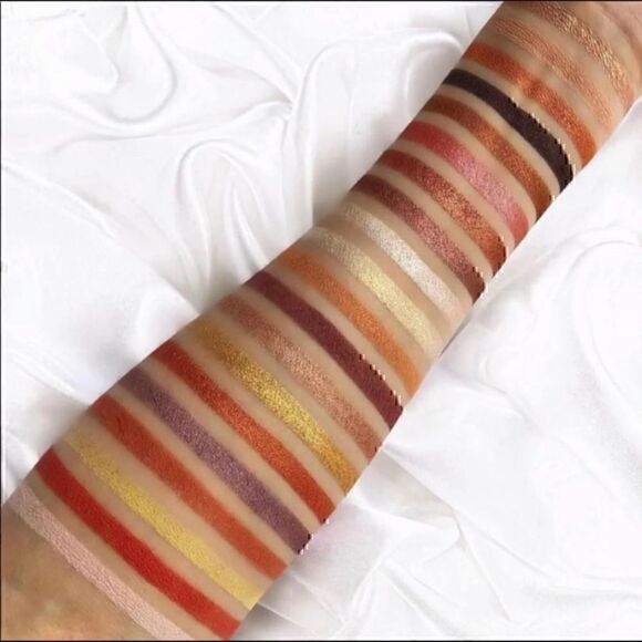 New! Iconic London Sunrise to Sunset Eyeshadow Palette - Picture 4 of 8